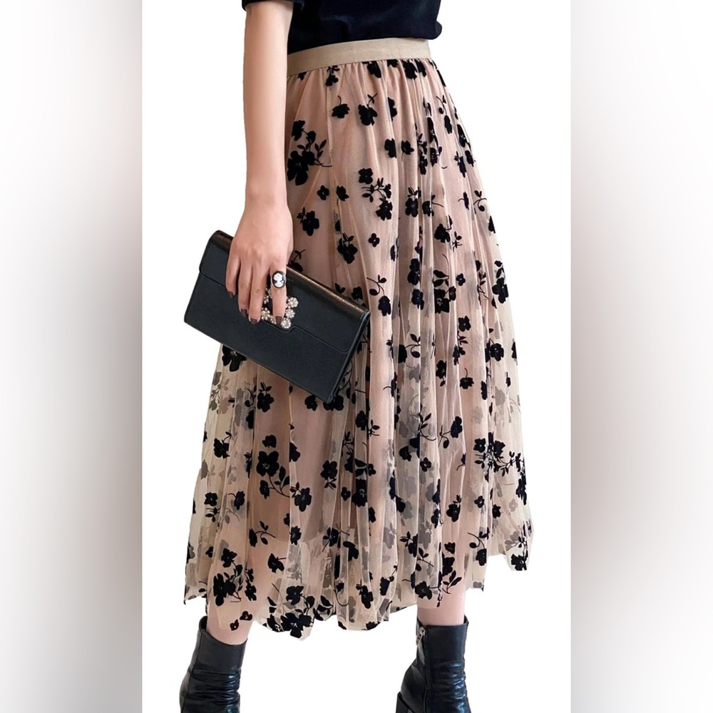 Beige taupe tulle flowing midi skirt with black velvet flowers. Flowing and fab!